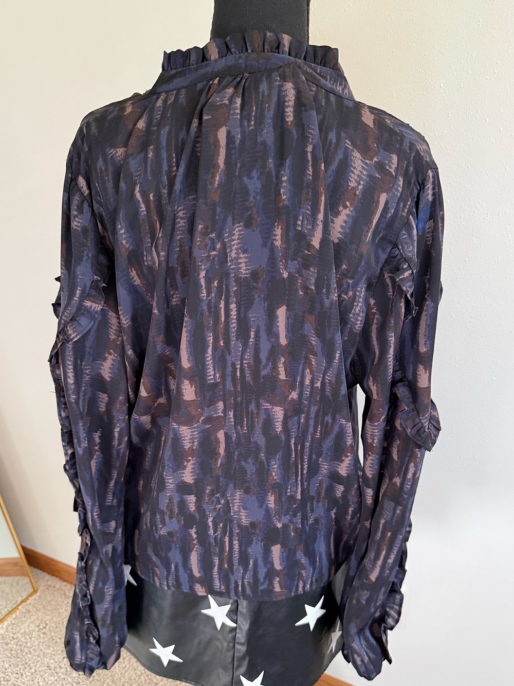 Evereve Black Blouse with Taupe Brushstroke Ruffle Sleeves - Picture 6 of 7